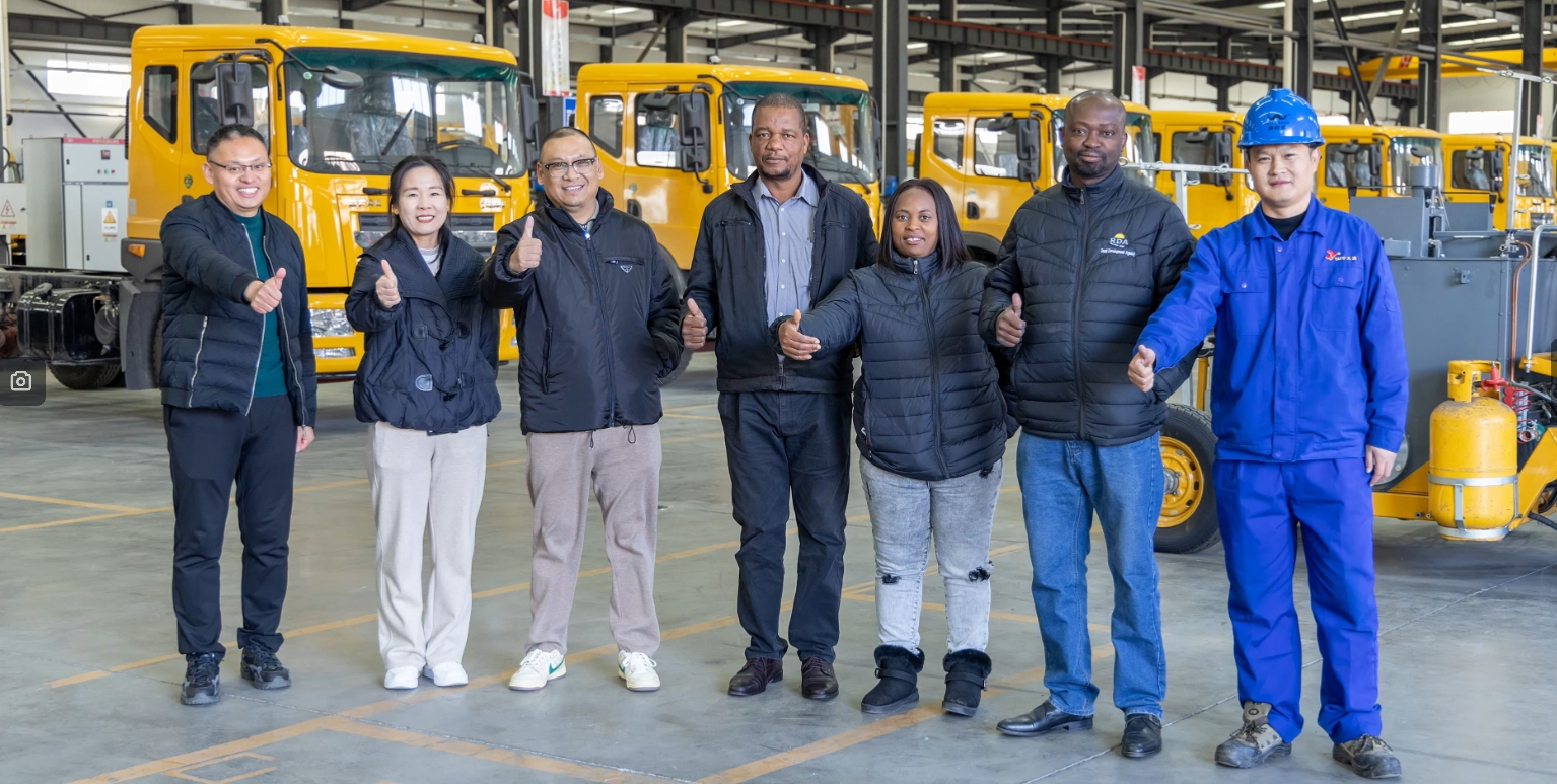 贊比亞客戶親臨考察 見證天途路業(yè)匠心品質(zhì)